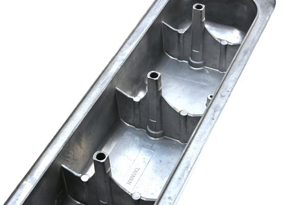 Aluminum 1987–97 Chevy Short Valve Covers Center Bolt – Smooth – Polished